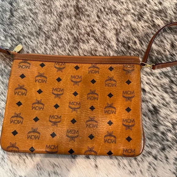 MCM Pouch in Visetos Original - Picture 3 of 10